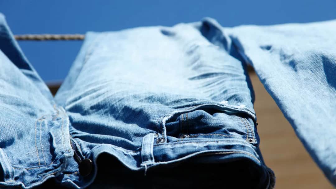 Jeans waschen: Meine Profi-Tipps für langanhaltende Farbe & Form